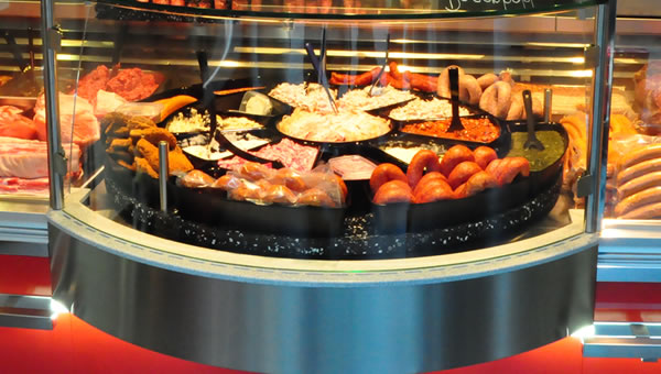Fleischerei / Fischfachgeschäfte / Ladenbau / Ladenbau Fleischerei - Ladenbau Metzgerei - Kenner Ladeneinrichtungen aus Uetze (bei Hannover), dem Fullservice-Ladenbauer für Fleischereien, Metzgereien, Fischfachgeschäfte und Feinkostgeschäfte. Wir bieten Ihnen ebenfalls energieeffiziente Kühltheken, Fleischtheken, Fischtheken, Menütheken, Heißtheken, Wandkühlmöbel, Sonderkühlmöbel und entsprechende Beleuchtung.