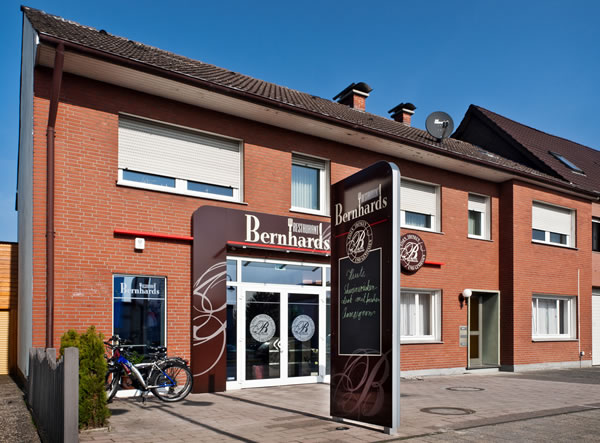 Fleischerei / Fischfachgeschäfte / Ladenbau / Ladenbau Fleischerei - Ladenbau Metzgerei - Kenner Ladeneinrichtungen aus Uetze (bei Hannover), dem Fullservice-Ladenbauer für Fleischereien, Metzgereien, Fischfachgeschäfte und Feinkostgeschäfte. Wir bieten Ihnen ebenfalls energieeffiziente Kühltheken, Fleischtheken, Fischtheken, Menütheken, Heißtheken, Wandkühlmöbel, Sonderkühlmöbel und entsprechende Beleuchtung.