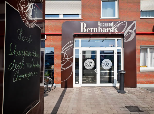 Fleischerei / Fischfachgeschäfte / Ladenbau / Ladenbau Fleischerei - Ladenbau Metzgerei - Kenner Ladeneinrichtungen aus Uetze (bei Hannover), dem Fullservice-Ladenbauer für Fleischereien, Metzgereien, Fischfachgeschäfte und Feinkostgeschäfte. Wir bieten Ihnen ebenfalls energieeffiziente Kühltheken, Fleischtheken, Fischtheken, Menütheken, Heißtheken, Wandkühlmöbel, Sonderkühlmöbel und entsprechende Beleuchtung.