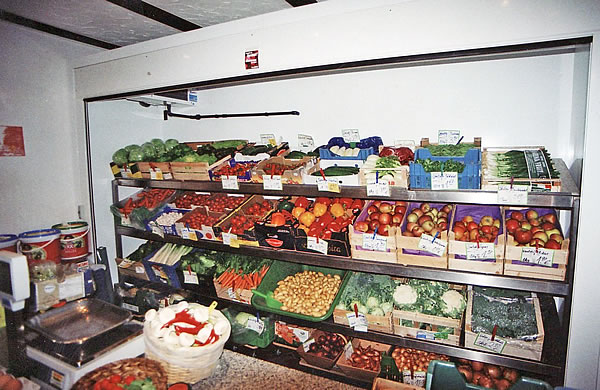 Fleischerei / Fischfachgeschäfte / Ladenbau / Ladenbau Fleischerei - Ladenbau Metzgerei - Kenner Ladeneinrichtungen aus Uetze (bei Hannover), dem Fullservice-Ladenbauer für Fleischereien, Metzgereien, Fischfachgeschäfte und Feinkostgeschäfte. Wir bieten Ihnen ebenfalls energieeffiziente Kühltheken, Fleischtheken, Fischtheken, Menütheken, Heißtheken, Wandkühlmöbel, Sonderkühlmöbel und entsprechende Beleuchtung.