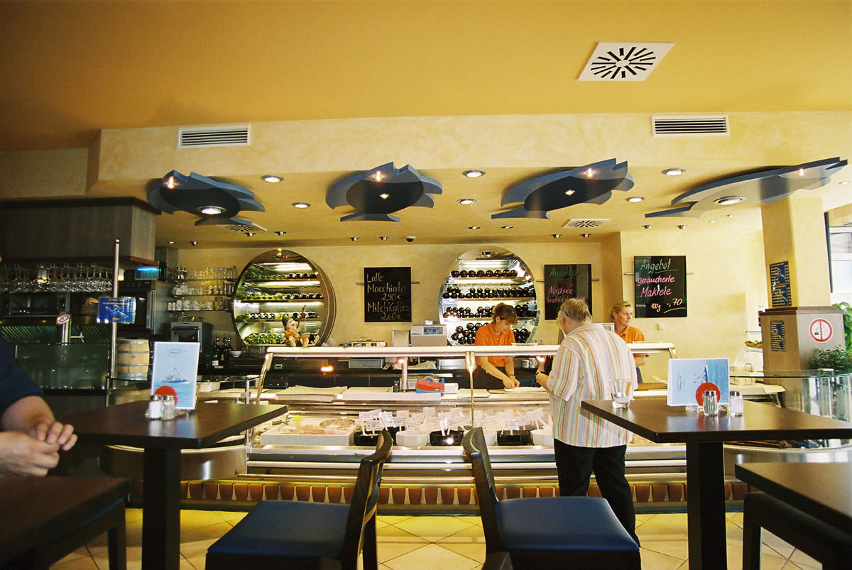 Fleischerei / Fischfachgeschäfte / Ladenbau / Ladenbau Fleischerei - Ladenbau Metzgerei - Kenner Ladeneinrichtungen aus Uetze (bei Hannover), dem Fullservice-Ladenbauer für Fleischereien, Metzgereien, Fischfachgeschäfte und Feinkostgeschäfte. Wir bieten Ihnen ebenfalls energieeffiziente Kühltheken, Fleischtheken, Fischtheken, Menütheken, Heißtheken, Wandkühlmöbel, Sonderkühlmöbel und entsprechende Beleuchtung.