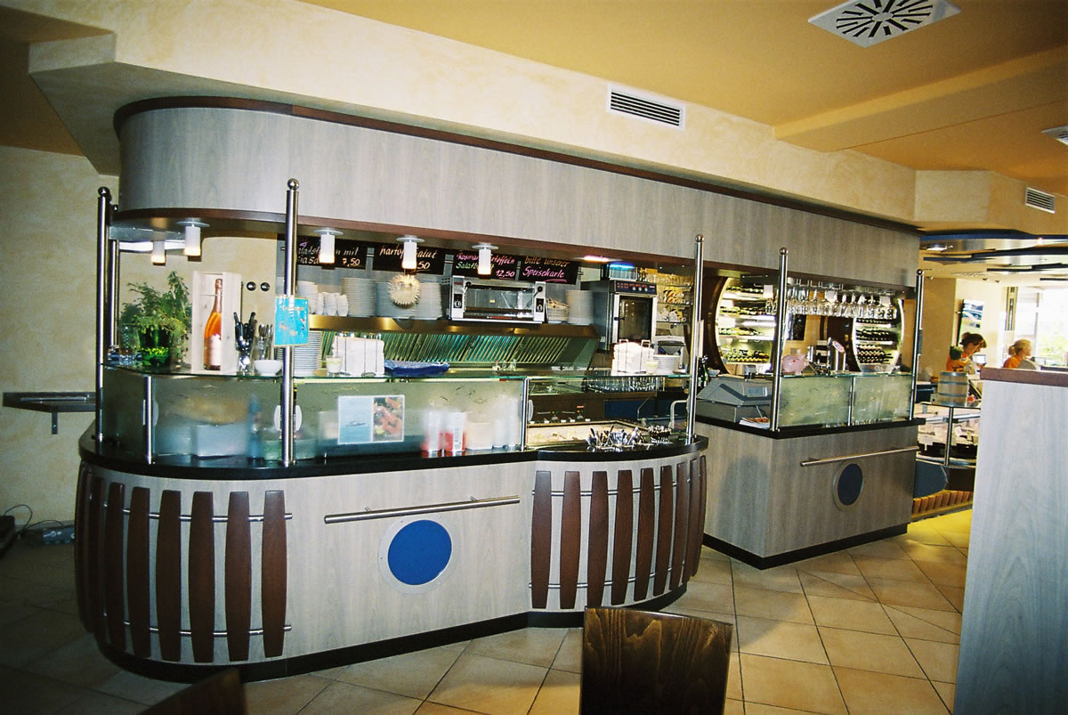 Fleischerei / Fischfachgeschäfte / Ladenbau / Ladenbau Fleischerei - Ladenbau Metzgerei - Kenner Ladeneinrichtungen aus Uetze (bei Hannover), dem Fullservice-Ladenbauer für Fleischereien, Metzgereien, Fischfachgeschäfte und Feinkostgeschäfte. Wir bieten Ihnen ebenfalls energieeffiziente Kühltheken, Fleischtheken, Fischtheken, Menütheken, Heißtheken, Wandkühlmöbel, Sonderkühlmöbel und entsprechende Beleuchtung.