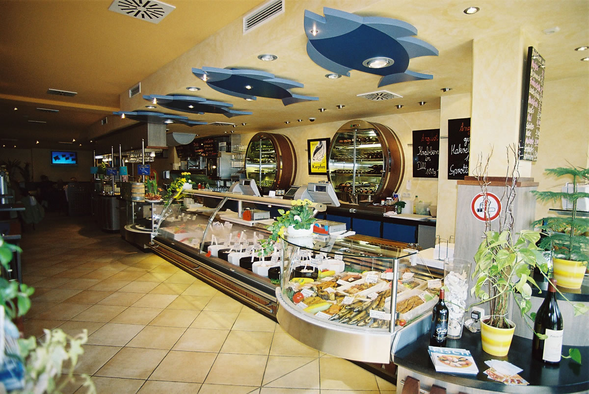 Fleischerei / Fischfachgeschäfte / Ladenbau / Ladenbau Fleischerei - Ladenbau Metzgerei - Kenner Ladeneinrichtungen aus Uetze (bei Hannover), dem Fullservice-Ladenbauer für Fleischereien, Metzgereien, Fischfachgeschäfte und Feinkostgeschäfte. Wir bieten Ihnen ebenfalls energieeffiziente Kühltheken, Fleischtheken, Fischtheken, Menütheken, Heißtheken, Wandkühlmöbel, Sonderkühlmöbel und entsprechende Beleuchtung.