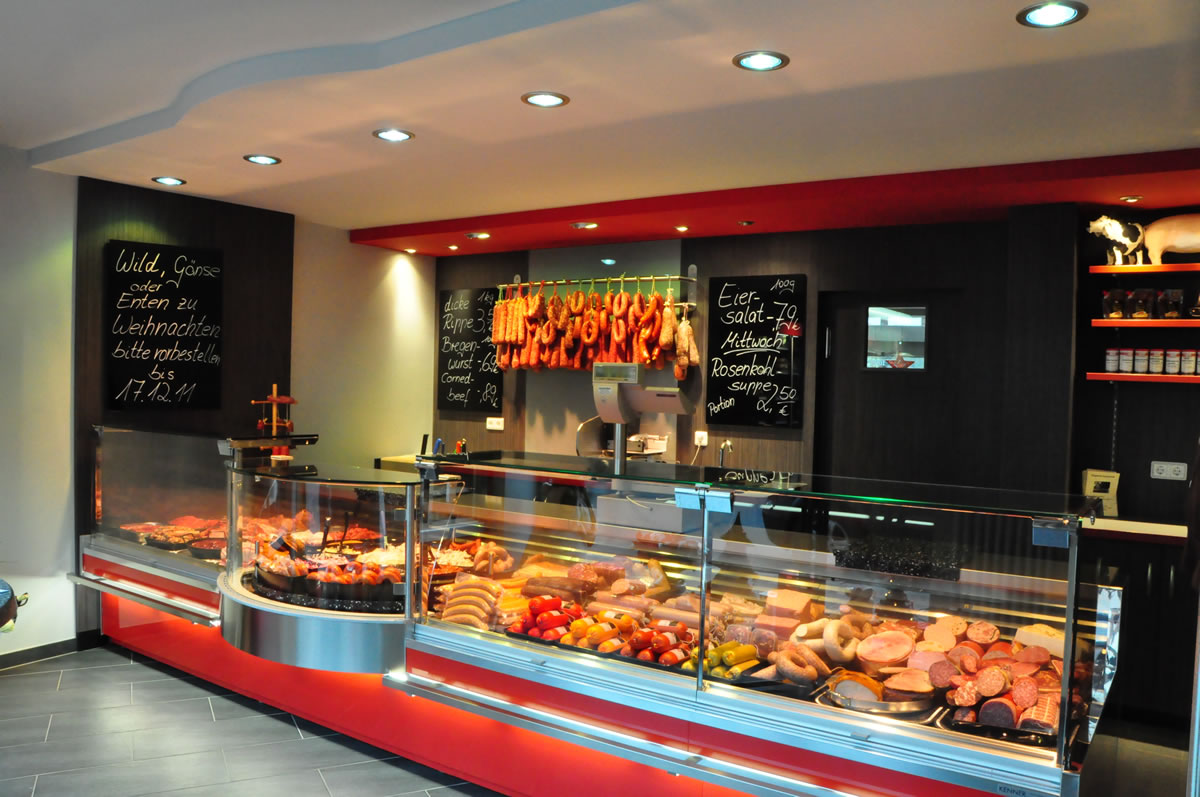 Fleischerei / Fischfachgeschäfte / Ladenbau / Ladenbau Fleischerei - Ladenbau Metzgerei - Kenner Ladeneinrichtungen aus Uetze (bei Hannover), dem Fullservice-Ladenbauer für Fleischereien, Metzgereien, Fischfachgeschäfte und Feinkostgeschäfte. Wir bieten Ihnen ebenfalls energieeffiziente Kühltheken, Fleischtheken, Fischtheken, Menütheken, Heißtheken, Wandkühlmöbel, Sonderkühlmöbel und entsprechende Beleuchtung.