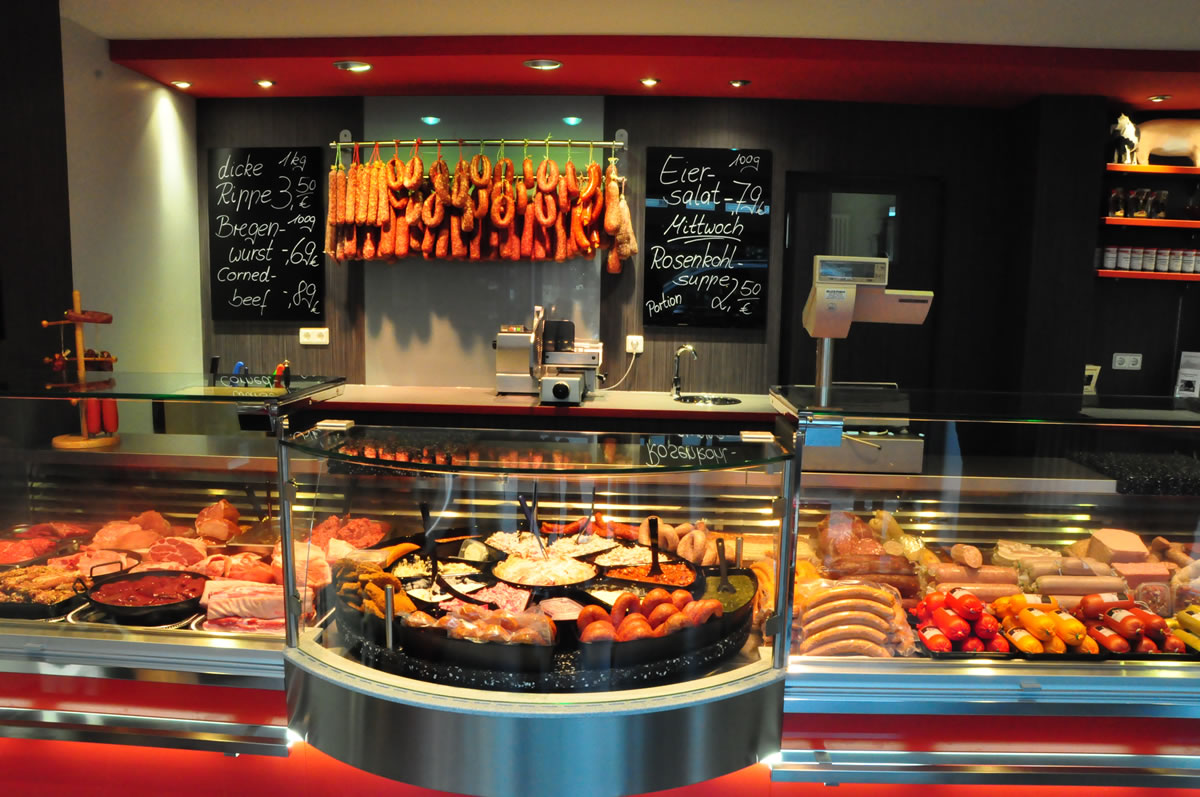 Fleischerei / Fischfachgeschäfte / Ladenbau / Ladenbau Fleischerei - Ladenbau Metzgerei - Kenner Ladeneinrichtungen aus Uetze (bei Hannover), dem Fullservice-Ladenbauer für Fleischereien, Metzgereien, Fischfachgeschäfte und Feinkostgeschäfte. Wir bieten Ihnen ebenfalls energieeffiziente Kühltheken, Fleischtheken, Fischtheken, Menütheken, Heißtheken, Wandkühlmöbel, Sonderkühlmöbel und entsprechende Beleuchtung.