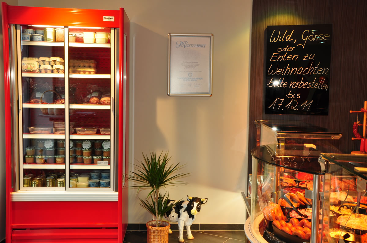 Fleischerei / Fischfachgeschäfte / Ladenbau / Ladenbau Fleischerei - Ladenbau Metzgerei - Kenner Ladeneinrichtungen aus Uetze (bei Hannover), dem Fullservice-Ladenbauer für Fleischereien, Metzgereien, Fischfachgeschäfte und Feinkostgeschäfte. Wir bieten Ihnen ebenfalls energieeffiziente Kühltheken, Fleischtheken, Fischtheken, Menütheken, Heißtheken, Wandkühlmöbel, Sonderkühlmöbel und entsprechende Beleuchtung.