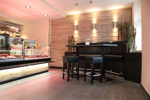 Fleischerei / Fischfachgeschäfte / Ladenbau / Ladenbau Fleischerei - Ladenbau Metzgerei - Kenner Ladeneinrichtungen aus Uetze (bei Hannover), dem Fullservice-Ladenbauer für Fleischereien, Metzgereien, Fischfachgeschäfte und Feinkostgeschäfte. Wir bieten Ihnen ebenfalls energieeffiziente Kühltheken, Fleischtheken, Fischtheken, Menütheken, Heißtheken, Wandkühlmöbel, Sonderkühlmöbel und entsprechende Beleuchtung.