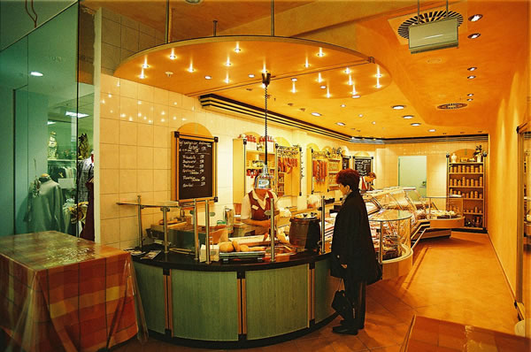 Fleischerei / Fischfachgeschäfte / Ladenbau / Ladenbau Fleischerei - Ladenbau Metzgerei - Kenner Ladeneinrichtungen aus Uetze (bei Hannover), dem Fullservice-Ladenbauer für Fleischereien, Metzgereien, Fischfachgeschäfte und Feinkostgeschäfte. Wir bieten Ihnen ebenfalls energieeffiziente Kühltheken, Fleischtheken, Fischtheken, Menütheken, Heißtheken, Wandkühlmöbel, Sonderkühlmöbel und entsprechende Beleuchtung.