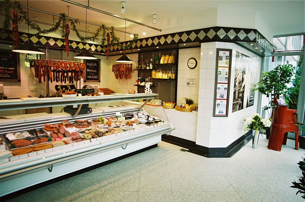 Fleischerei / Fischfachgeschäfte / Ladenbau / Ladenbau Fleischerei - Ladenbau Metzgerei - Kenner Ladeneinrichtungen aus Uetze (bei Hannover), dem Fullservice-Ladenbauer für Fleischereien, Metzgereien, Fischfachgeschäfte und Feinkostgeschäfte. Wir bieten Ihnen ebenfalls energieeffiziente Kühltheken, Fleischtheken, Fischtheken, Menütheken, Heißtheken, Wandkühlmöbel, Sonderkühlmöbel und entsprechende Beleuchtung.