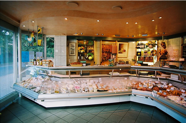 Fleischerei / Fischfachgeschäfte / Ladenbau / Ladenbau Fleischerei - Ladenbau Metzgerei - Kenner Ladeneinrichtungen aus Uetze (bei Hannover), dem Fullservice-Ladenbauer für Fleischereien, Metzgereien, Fischfachgeschäfte und Feinkostgeschäfte. Wir bieten Ihnen ebenfalls energieeffiziente Kühltheken, Fleischtheken, Fischtheken, Menütheken, Heißtheken, Wandkühlmöbel, Sonderkühlmöbel und entsprechende Beleuchtung.