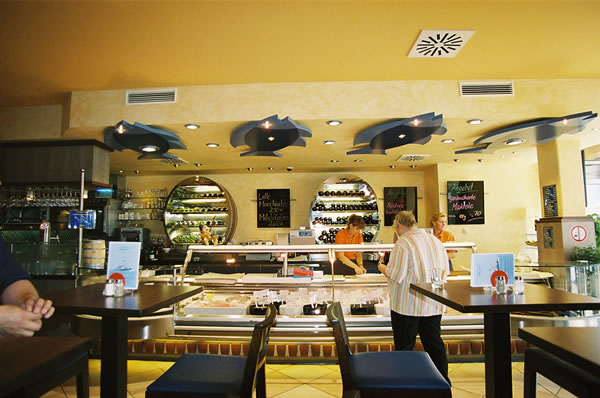 Fleischerei / Fischfachgeschäfte / Ladenbau / Ladenbau Fleischerei - Ladenbau Metzgerei - Kenner Ladeneinrichtungen aus Uetze (bei Hannover), dem Fullservice-Ladenbauer für Fleischereien, Metzgereien, Fischfachgeschäfte und Feinkostgeschäfte. Wir bieten Ihnen ebenfalls energieeffiziente Kühltheken, Fleischtheken, Fischtheken, Menütheken, Heißtheken, Wandkühlmöbel, Sonderkühlmöbel und entsprechende Beleuchtung.