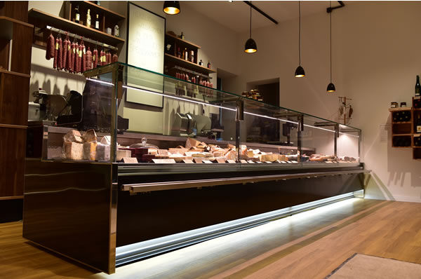 Fleischerei / Fischfachgeschäfte / Ladenbau / Ladenbau Fleischerei - Ladenbau Metzgerei - Kenner Ladeneinrichtungen aus Uetze (bei Hannover), dem Fullservice-Ladenbauer für Fleischereien, Metzgereien, Fischfachgeschäfte und Feinkostgeschäfte. Wir bieten Ihnen ebenfalls energieeffiziente Kühltheken, Fleischtheken, Fischtheken, Menütheken, Heißtheken, Wandkühlmöbel, Sonderkühlmöbel und entsprechende Beleuchtung.
