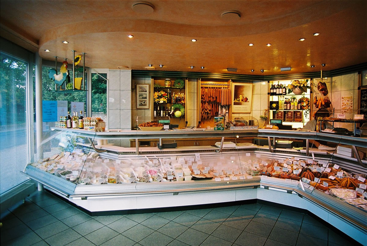 Fleischerei / Fischfachgeschäfte / Ladenbau / Ladenbau Fleischerei - Ladenbau Metzgerei - Kenner Ladeneinrichtungen aus Uetze (bei Hannover), dem Fullservice-Ladenbauer für Fleischereien, Metzgereien, Fischfachgeschäfte und Feinkostgeschäfte. Wir bieten Ihnen ebenfalls energieeffiziente Kühltheken, Fleischtheken, Fischtheken, Menütheken, Heißtheken, Wandkühlmöbel, Sonderkühlmöbel und entsprechende Beleuchtung.