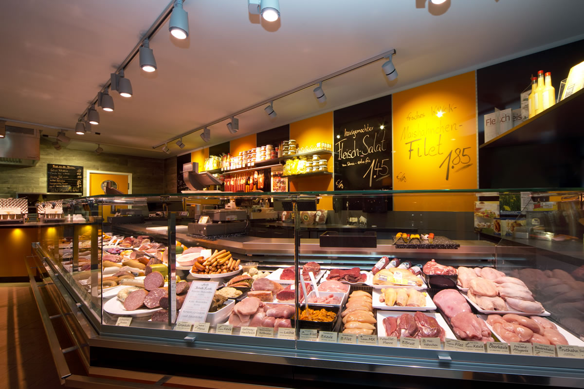 Fleischerei / Fischfachgeschäfte / Ladenbau / Ladenbau Fleischerei - Ladenbau Metzgerei - Kenner Ladeneinrichtungen aus Uetze (bei Hannover), dem Fullservice-Ladenbauer für Fleischereien, Metzgereien, Fischfachgeschäfte und Feinkostgeschäfte. Wir bieten Ihnen ebenfalls energieeffiziente Kühltheken, Fleischtheken, Fischtheken, Menütheken, Heißtheken, Wandkühlmöbel, Sonderkühlmöbel und entsprechende Beleuchtung.