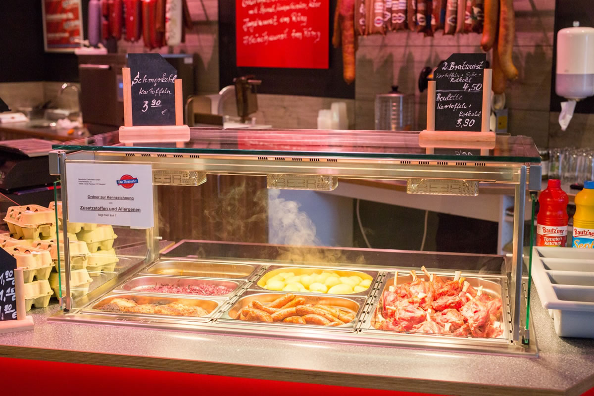 Fleischerei / Fischfachgeschäfte / Ladenbau / Ladenbau Fleischerei - Ladenbau Metzgerei - Kenner Ladeneinrichtungen aus Uetze (bei Hannover), dem Fullservice-Ladenbauer für Fleischereien, Metzgereien, Fischfachgeschäfte und Feinkostgeschäfte. Wir bieten Ihnen ebenfalls energieeffiziente Kühltheken, Fleischtheken, Fischtheken, Menütheken, Heißtheken, Wandkühlmöbel, Sonderkühlmöbel und entsprechende Beleuchtung.