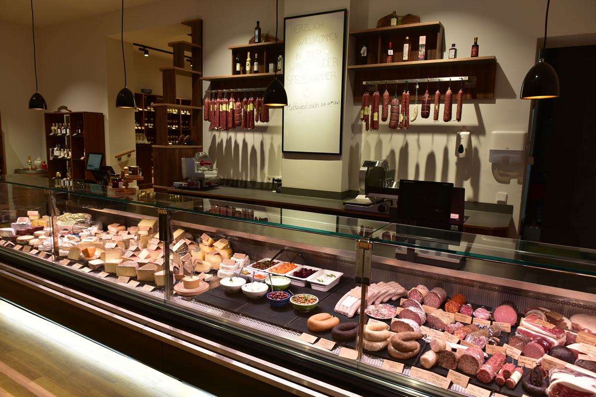 Fleischerei / Fischfachgeschäfte / Ladenbau / Ladenbau Fleischerei - Ladenbau Metzgerei - Kenner Ladeneinrichtungen aus Uetze (bei Hannover), dem Fullservice-Ladenbauer für Fleischereien, Metzgereien, Fischfachgeschäfte und Feinkostgeschäfte. Wir bieten Ihnen ebenfalls energieeffiziente Kühltheken, Fleischtheken, Fischtheken, Menütheken, Heißtheken, Wandkühlmöbel, Sonderkühlmöbel und entsprechende Beleuchtung.